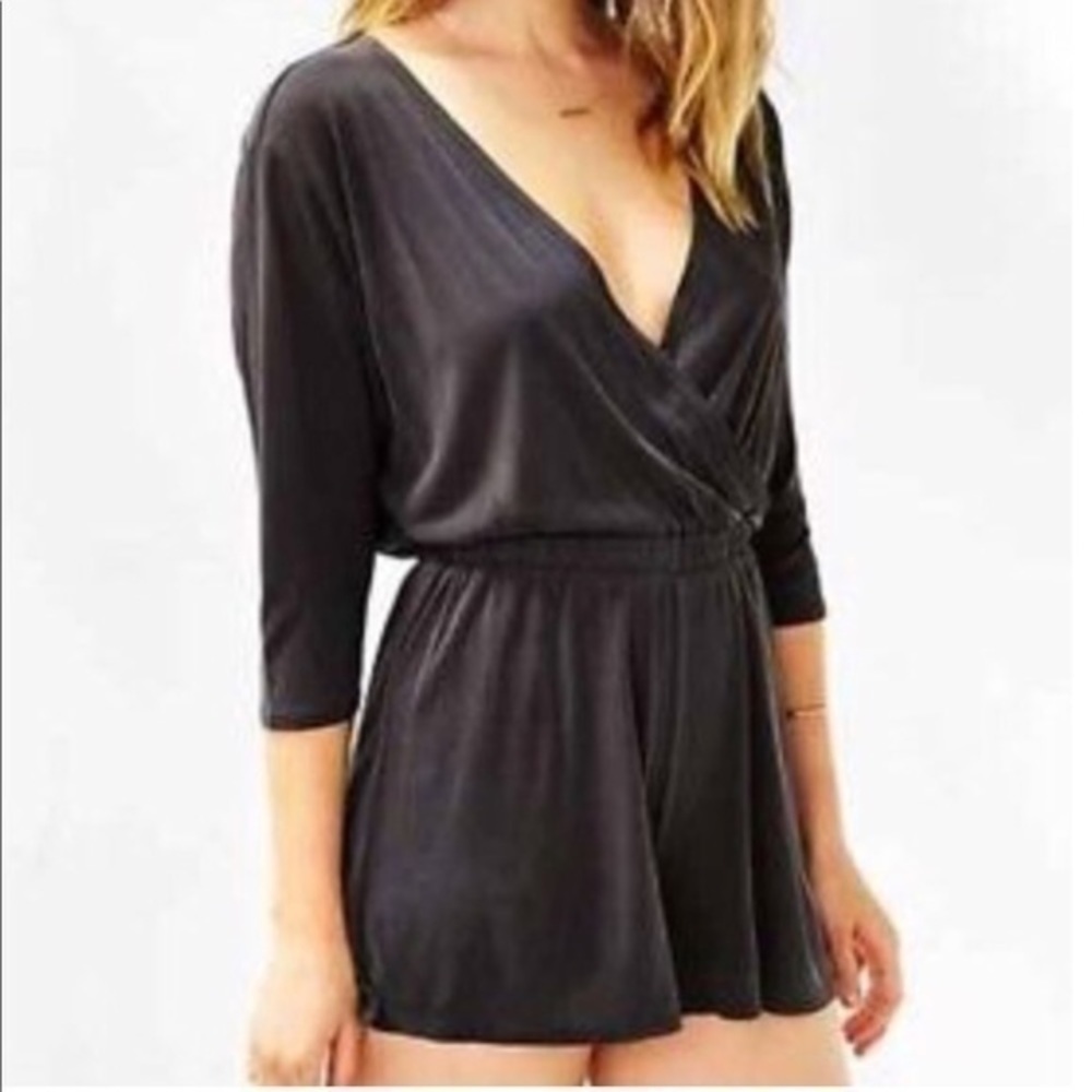Silence + Noise | Romper V-Neck In deep grey XS